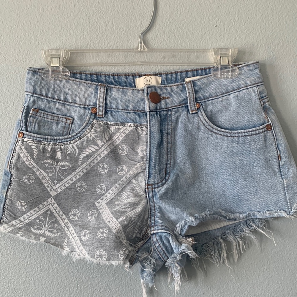 Light wash mixed media bandana pattern Cotton On frayed hem denim shorts!